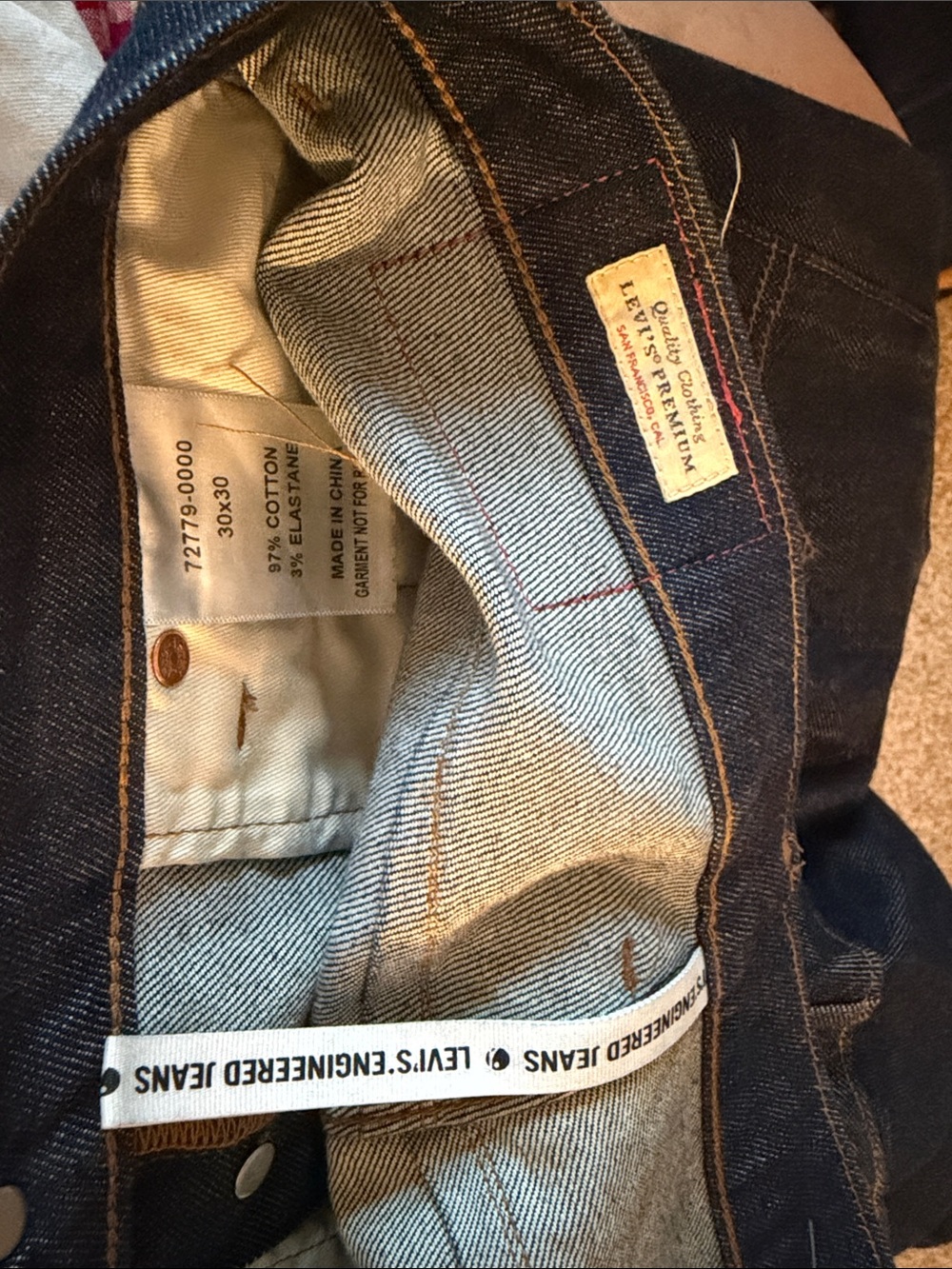 Levi's Slim Men’s Jeans in Blue with Red Patch - Picture 3 of 5